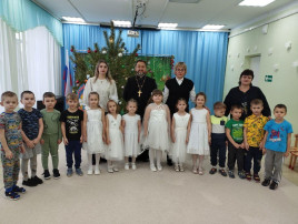Встреча с настоятелелем храма Встреча с настоятелелем храма.