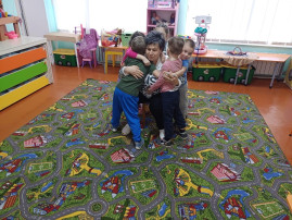 Международный день объятий Международный день объятий.