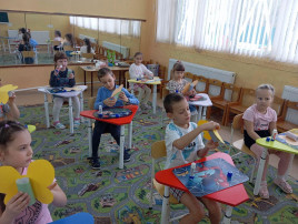 Аппликация из бросового материала Аппликация из бросового материала.